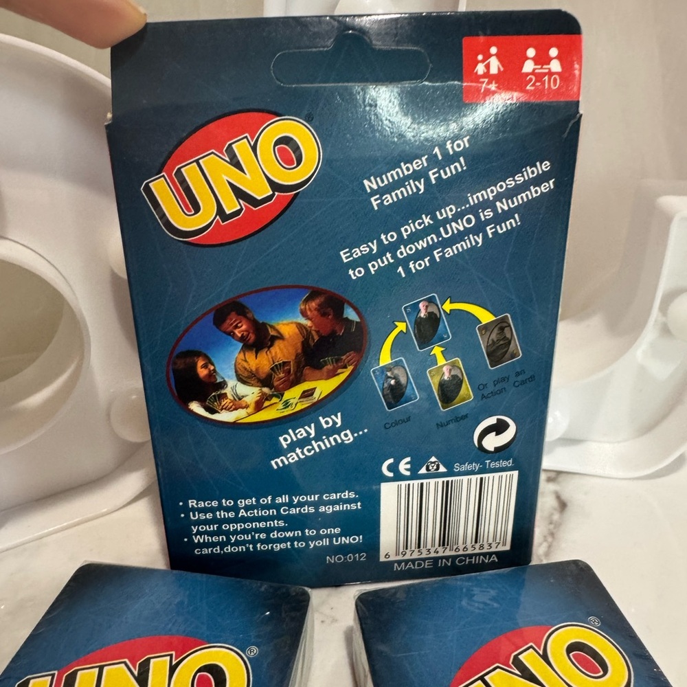 Harry Potter UNO Card Game - Picture 2 of 2